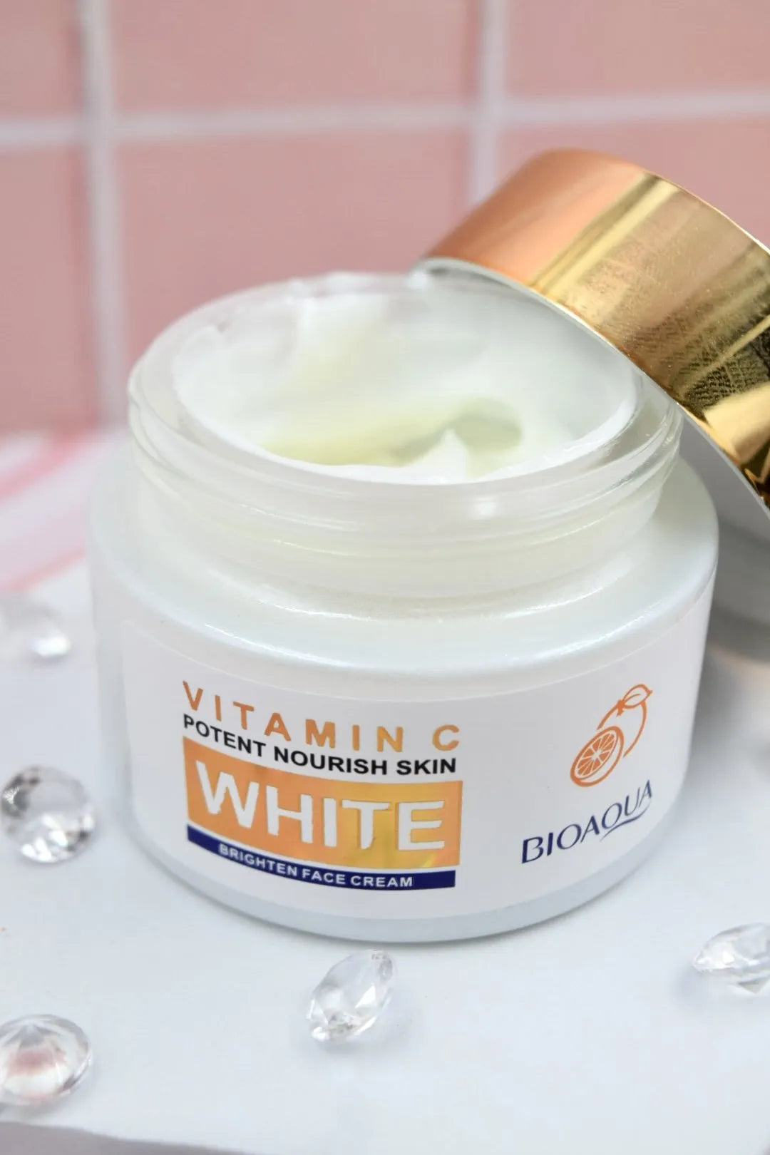( Bioaqua )™ -Crema Blanqueadora Rejuvenecedora  : ¡Despídete de las Manchas y Opacidad!